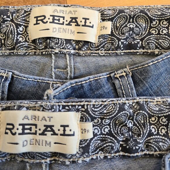 Two Pair of Women's Ariat Real Straight Icon Jeans Rainstorm 29R - Picture 9 of 12